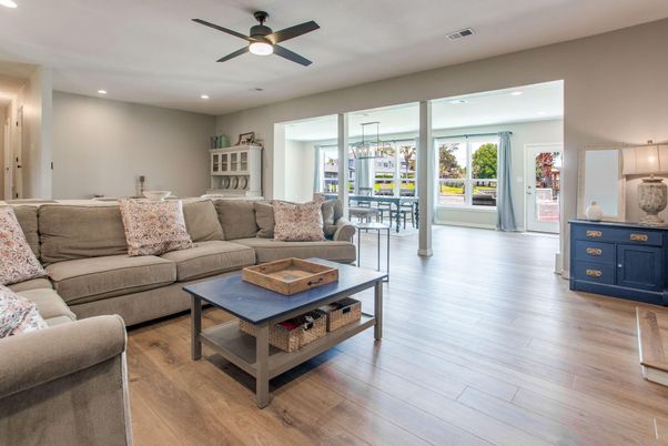 Interior, Living room, Pendant Lights, Recessed Lighting, Wood Texture Flooring