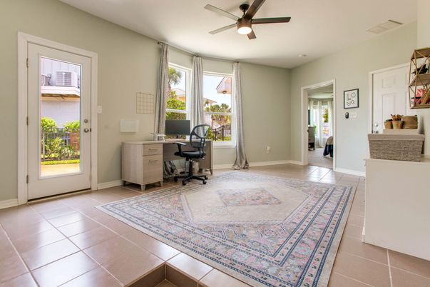 Home Office, Interior