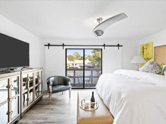 Bedroom, Interior, Water, Wood Texture Flooring