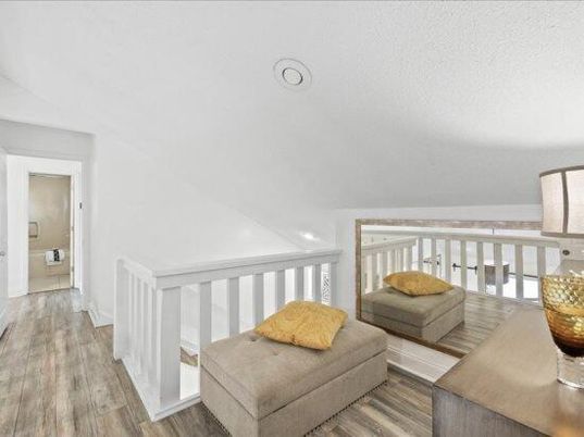 Interior, Recessed Lighting, Wood Texture Flooring