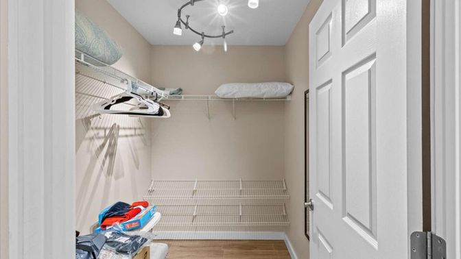 Interior, Walk-in Closets, Wood Texture Flooring