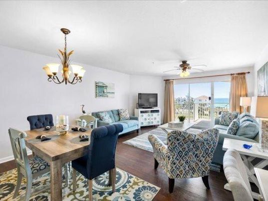 Chandelier, Dining room, Interior, Living room, Water, Wood Texture Flooring