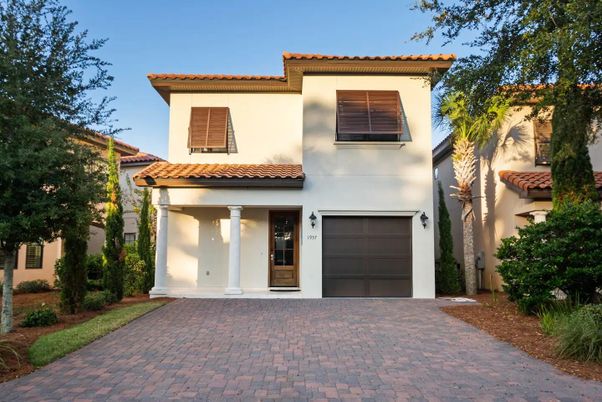Attached, Exterior, Facade, Mediterranean