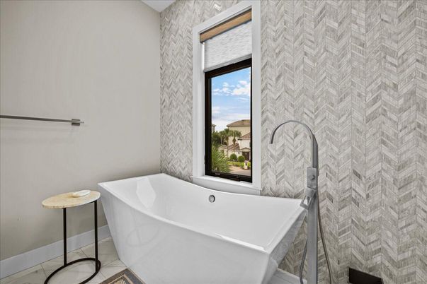 Bathroom, Free Standing Baths, Interior