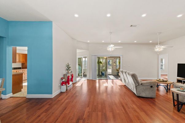 Interior, Recessed Lighting, Wood Texture Flooring