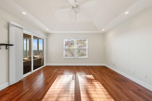 Empty room, Interior, Recessed Lighting, Wood Texture Flooring