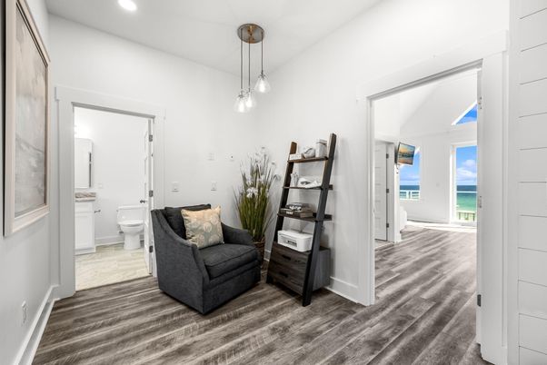 Bathroom, Interior, Pendant Lights, Recessed Lighting, Water, Wood Texture Flooring