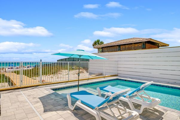 Exterior, Pool, Water