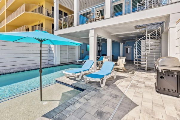 Exterior, Pool