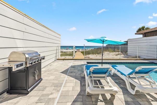 Exterior, Pool, Water