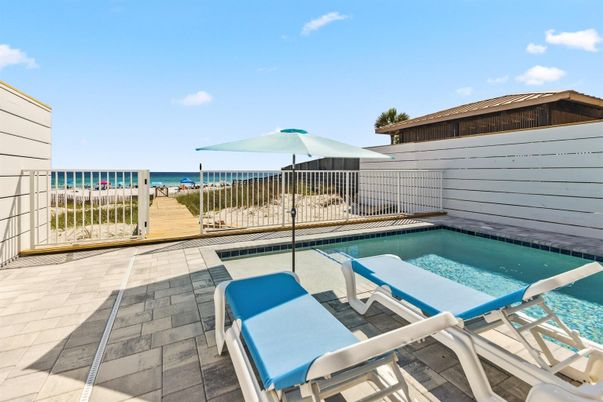 Exterior, Pool, Water