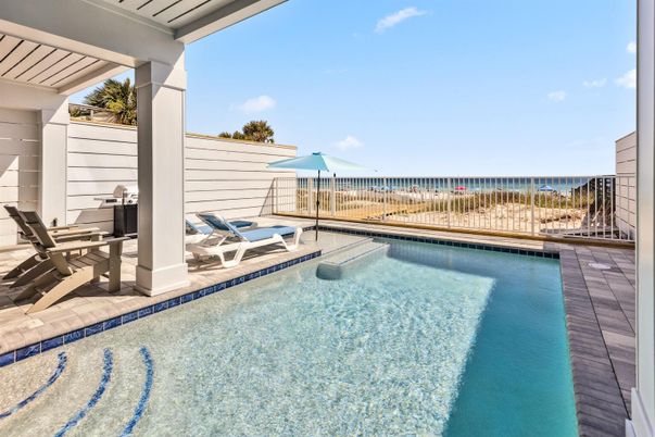Exterior, Pool, Water