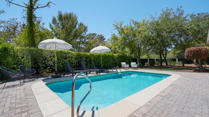 Exterior, Pool