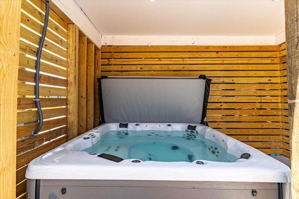 Hot Tub, Interior, Wooden Walls