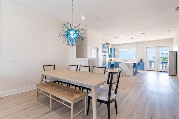 Dining room, Interior, Kitchen, Pendant Lights, Recessed Lighting, Wood Texture Flooring