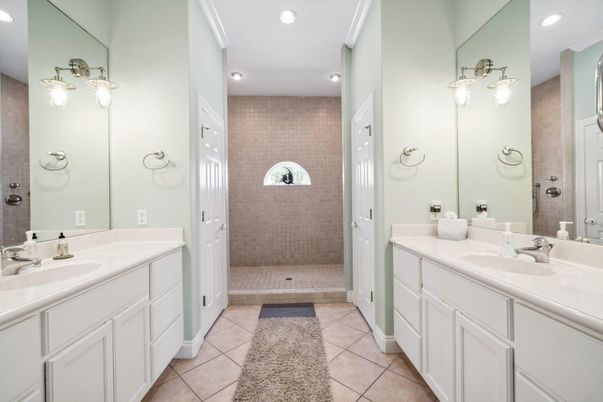 Bathroom, Dual Sink Vanities, Interior, Recessed Lighting