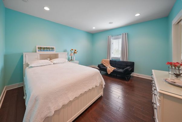 Bedroom, Interior, Recessed Lighting, Wood Texture Flooring