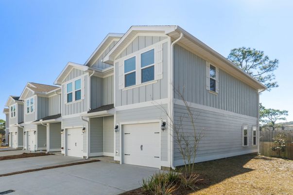 Attached, Exterior, Facade, Farmhouse