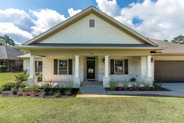 Attached, Exterior, Facade, American Craftsman