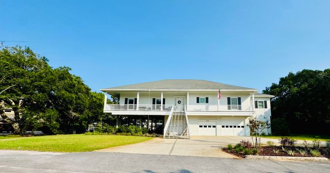 Attached, Exterior, Facade, Raised Ranch