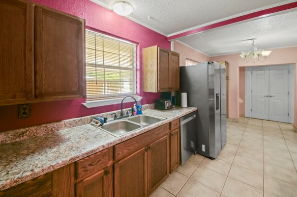 Chandelier, Interior, Kitchen