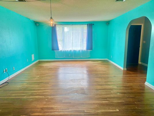 Empty room, Interior, Pendant Lights, Wood Texture Flooring