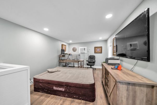 Interior, Recessed Lighting, Wood Texture Flooring