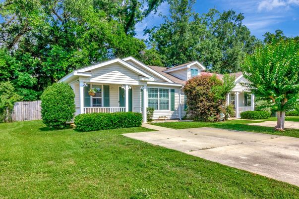 Backyard, Exterior, Facade, Ranch