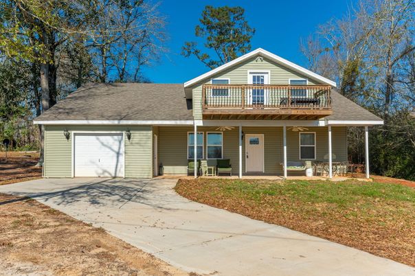 Attached, Exterior, Facade, American Craftsman