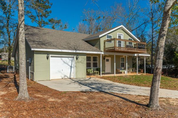Attached, Exterior, Facade, Farmhouse