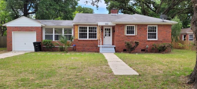 Attached, Exterior, Facade, Brick Facade, Ranch