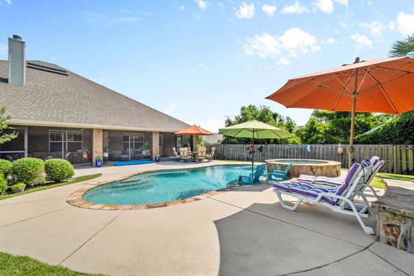 Exterior, Pool