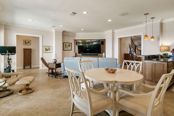 Dining room, Interior, Pendant Lights, Recessed Lighting