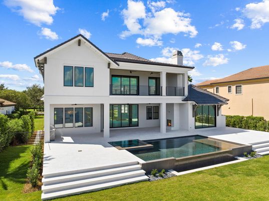 Exterior, Facade, Pool, Farmhouse