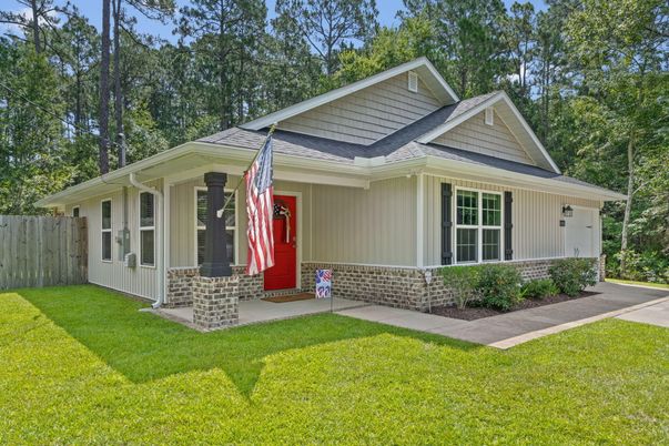 Exterior, Facade, Ranch