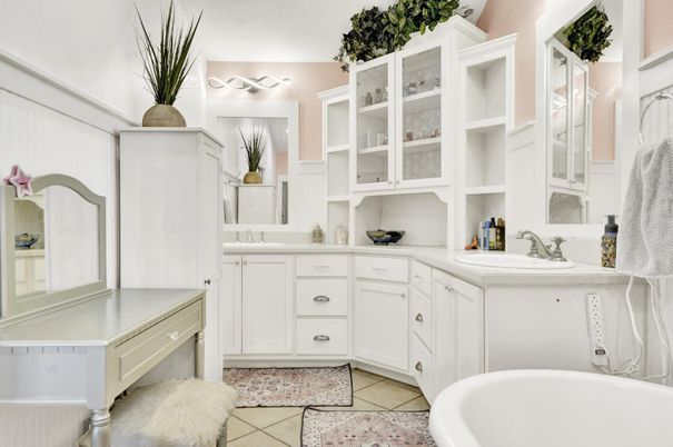 Bathroom, Dual Sink Vanities, Interior