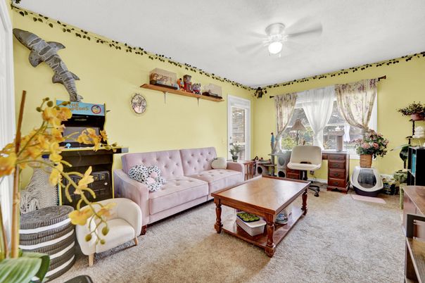 Home Office, Interior