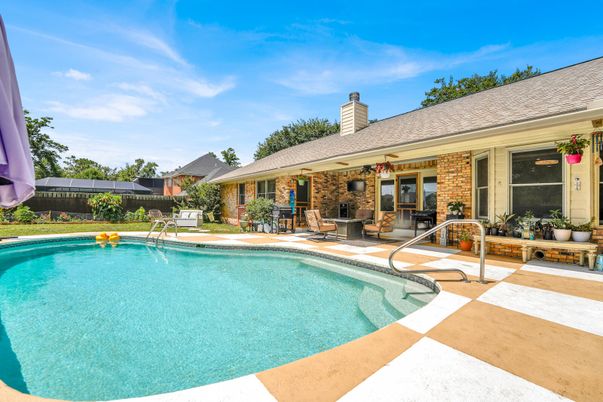Exterior, Pool