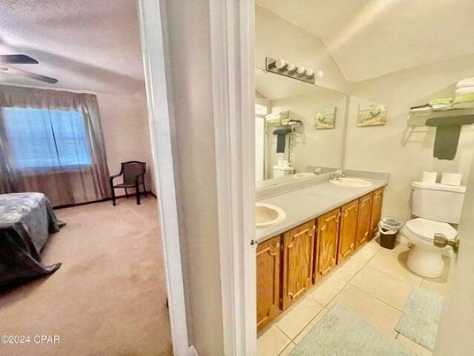 Bathroom, Dual Sink Vanities, Interior