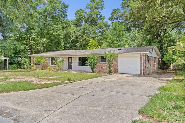 Attached, Exterior, Facade, Brick Facade, Ranch