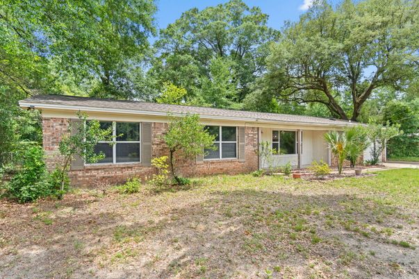 Exterior, Facade, Brick Facade, Ranch