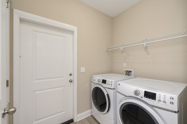 Interior, Washer, Wood Texture Flooring