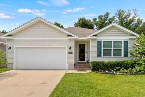 Attached, Exterior, Facade, Ranch