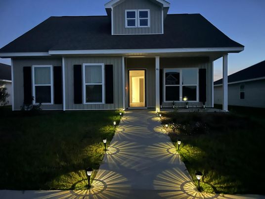 Exterior, Facade, Ranch