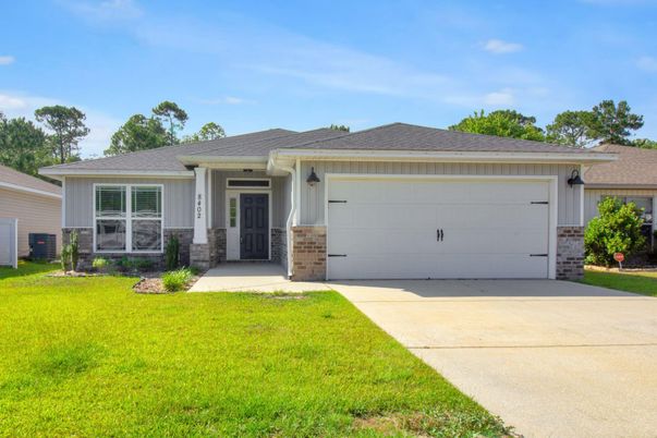 Attached, Exterior, Facade, Ranch
