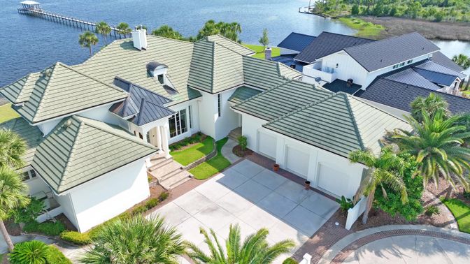 Exterior, Drone