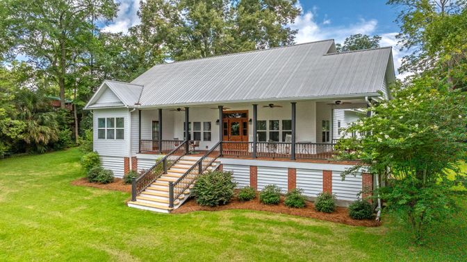 Backyard, Exterior, Facade, Cape Cod