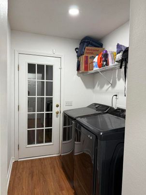 Interior, Recessed Lighting, Washer, Wood Texture Flooring
