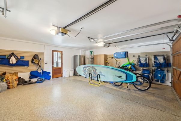 Garage, Interior
