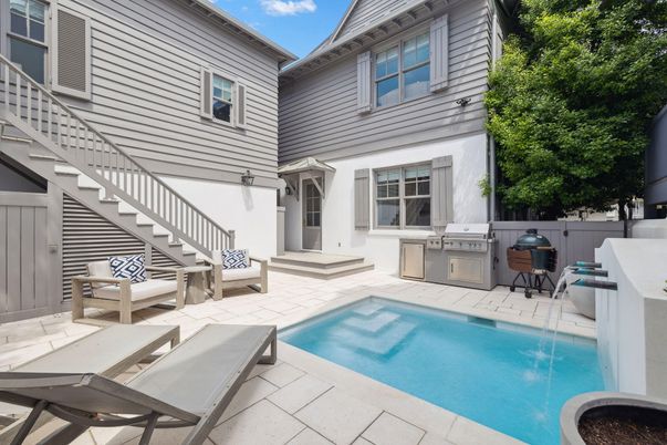 Exterior, Pool